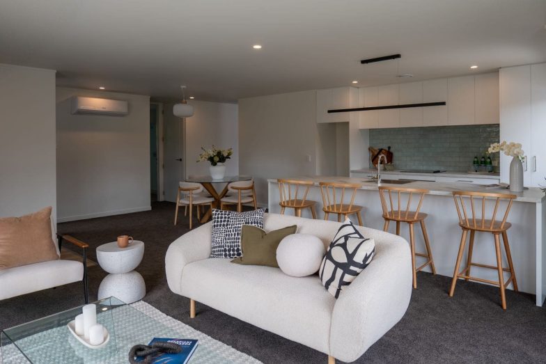 28 Wellington Street - Lounge / Kitchen